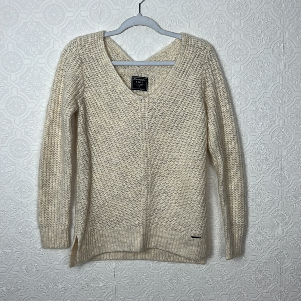 Abercrombie & Fitch Knit Sweater Vneck Super Soft Cream Ribbed Comfy Cozy‎